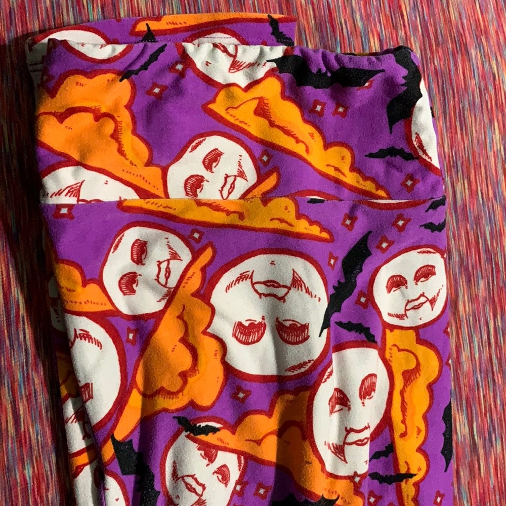 Tall and curvy Halloween themed Lularoe leggings